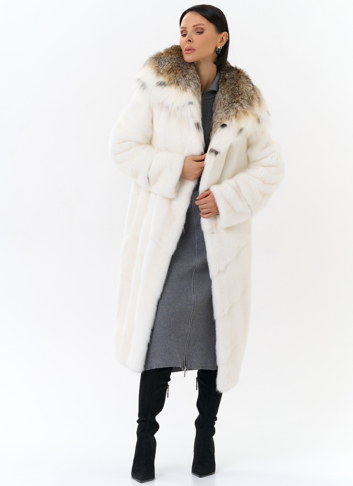 Белая шуба из норки с рысью