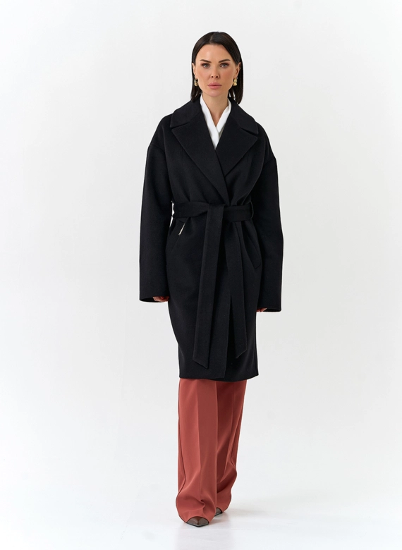 Женское пальто черного цвета фото