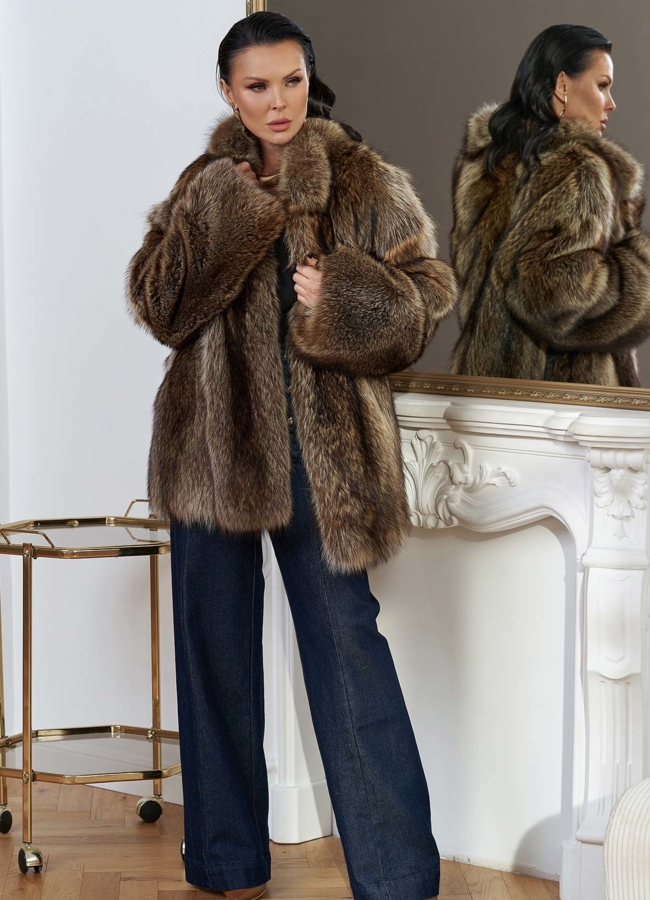 Шуба из меха канадского енота модель № 28886 универмаг малина