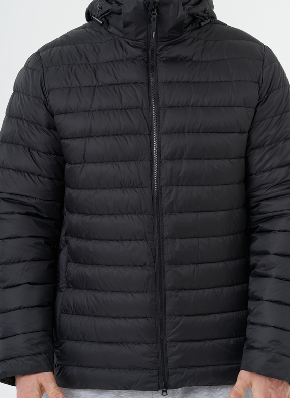 Стеганая куртка с капюшоном