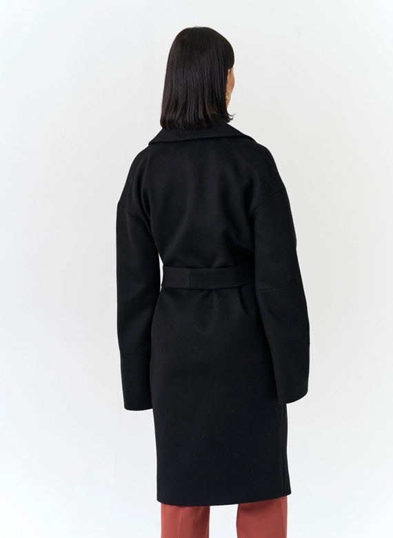 Женское пальто черного цвета фото