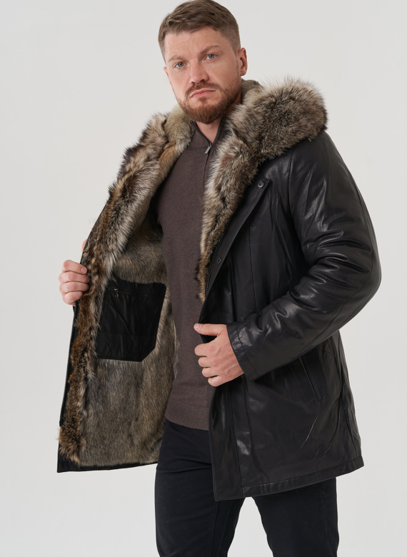 Мужская куртка с капюшоном на мехе из волка
