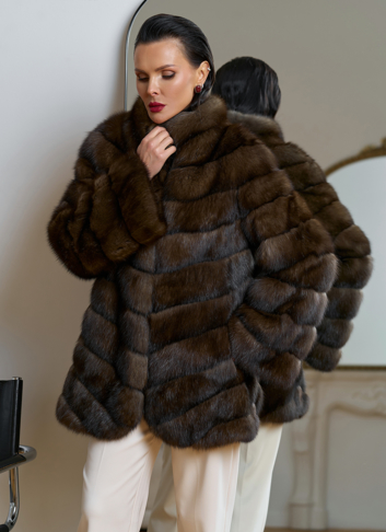 Женская шуба из соболя с воротником стойкой