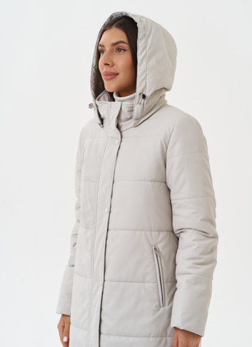 Светлый пуховик из эко кожи 