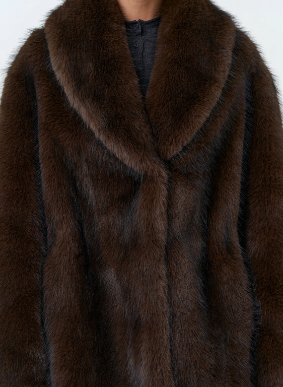 Женская шуба из эко меха фото