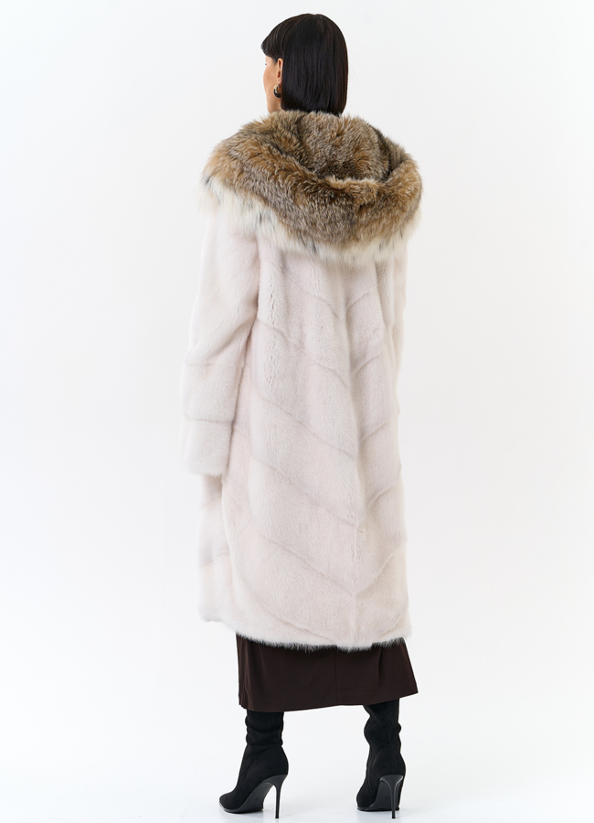 Светлая шуба с рысью модель № 21630 в рассрочку