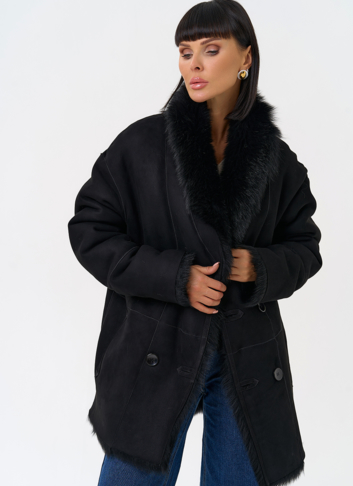 Двухсторонняя дубленка черного цвета с декоративным поясом