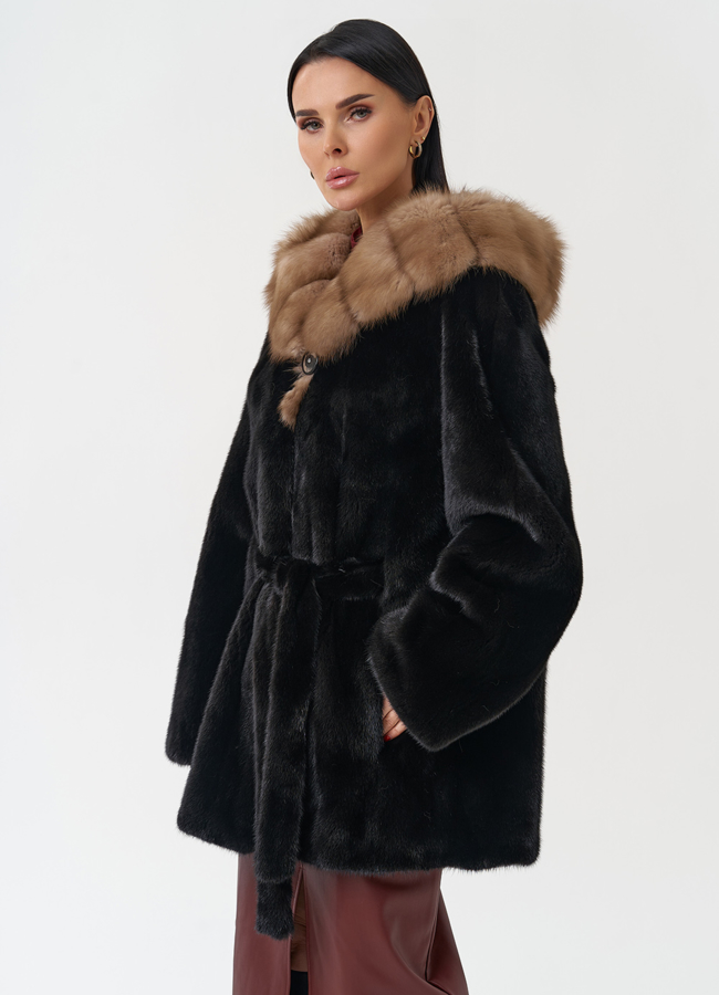 Норковая шуба с капюшоном из меха куницы модель № 30481 универмаг малина