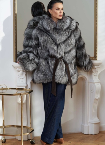 Шуба из меха финской серебристой лисы