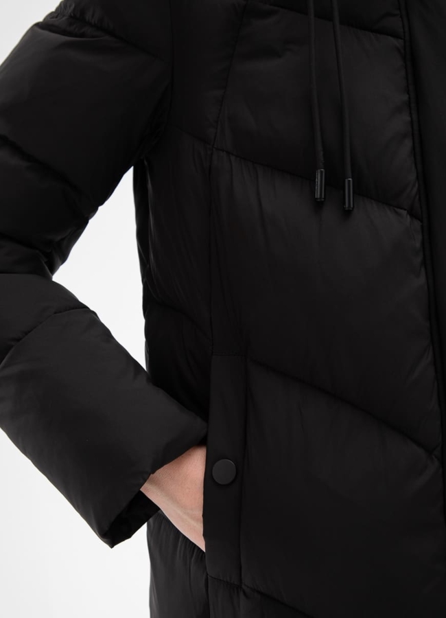 Женский пуховик черного цвета с капюшоном модель № 31115 универмаг малина